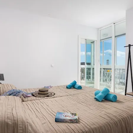 Gorgeous View 2 Bedroom Americas Apartment
